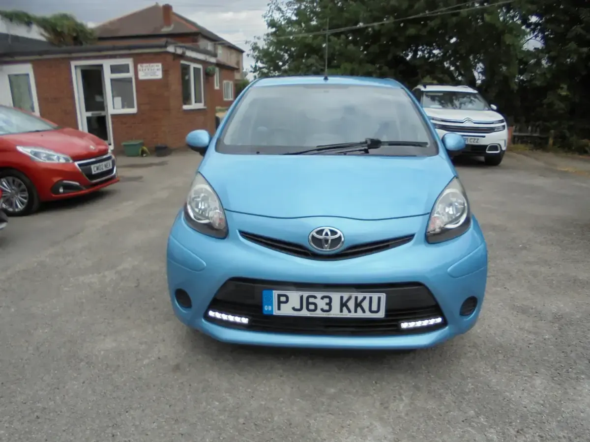 Used Toyota Aygo Style 68 HP (50 kW) 2013 Blue Hatchback