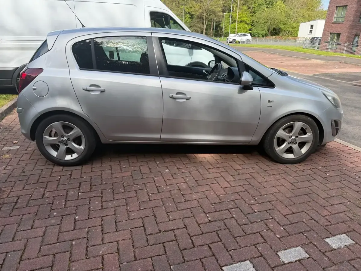 Second-hand Vauxhall Corsa 2014 Argintiu Hatchback