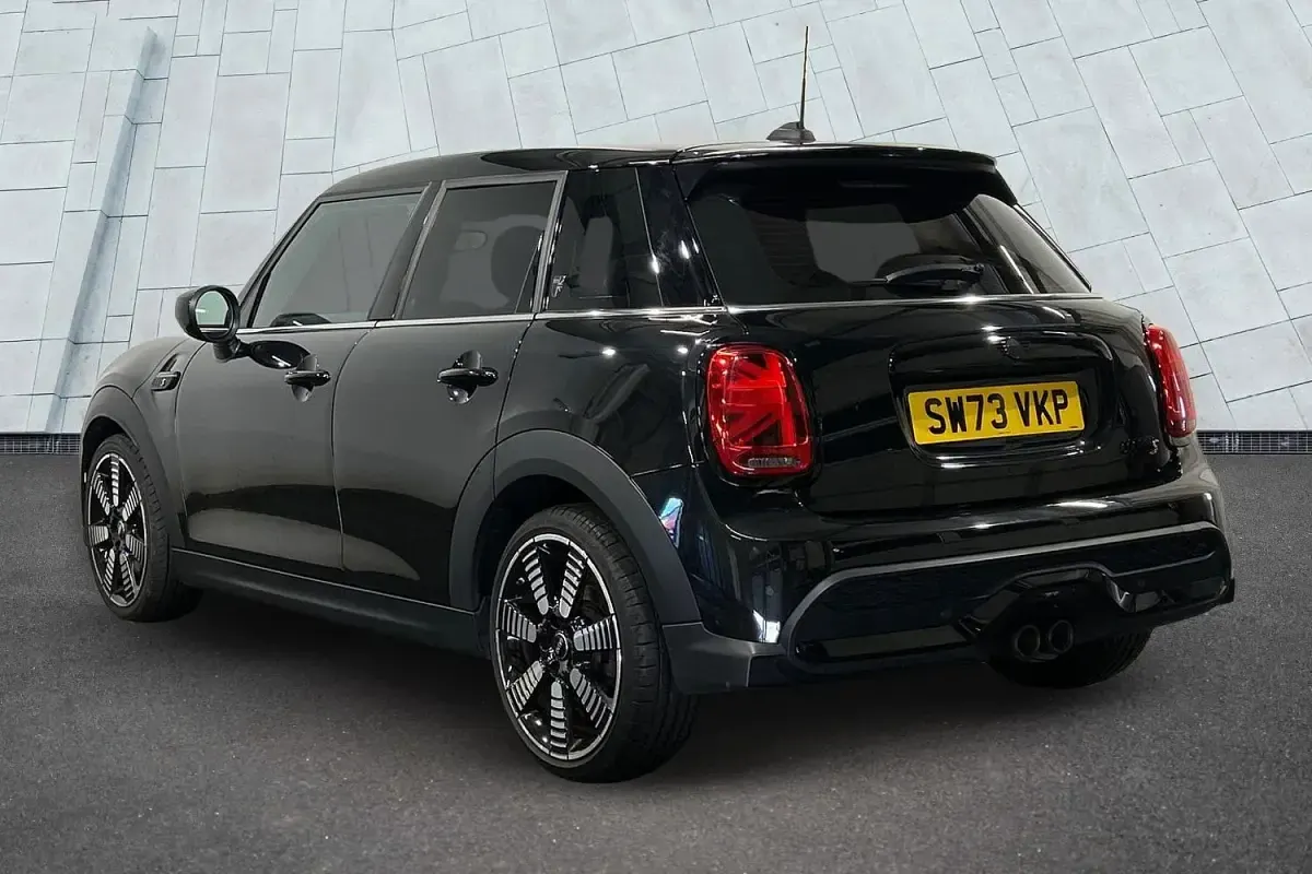 Used Mini Cooper S Exclusive 176 HP (129 kW) 2023 Black Hatchback