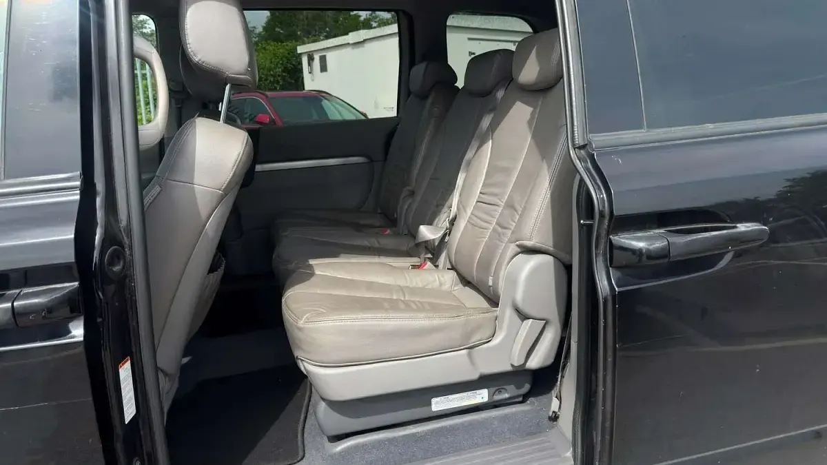 Used Kia Sedona 2010 Black MPV