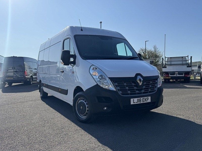 White Used 2018 Renault Master Van | £11,495 (Fair price) - Image 1/4