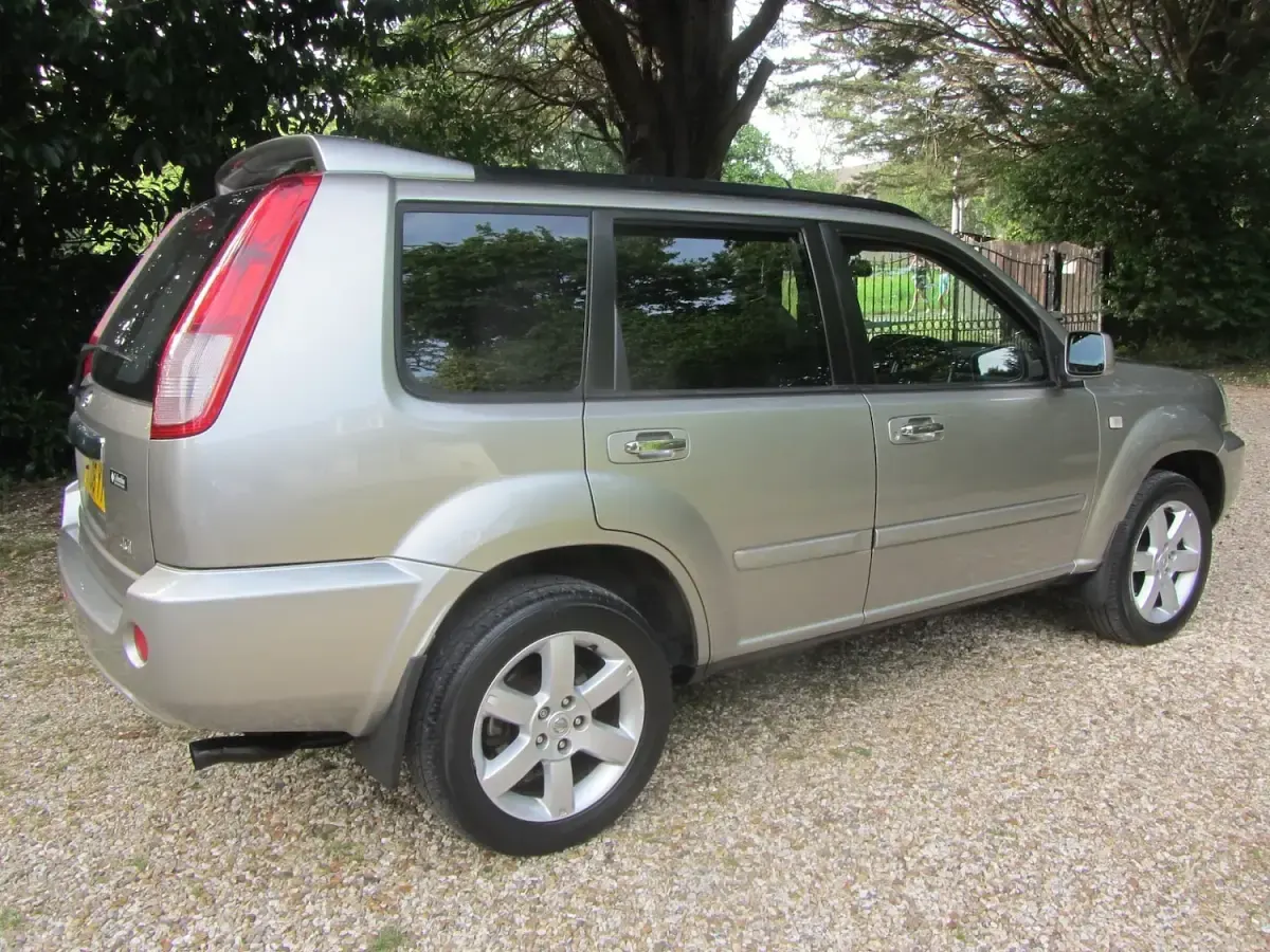 Used Nissan X-Trail 136 HP (100 kW) 2006 Metallic silver SUV
