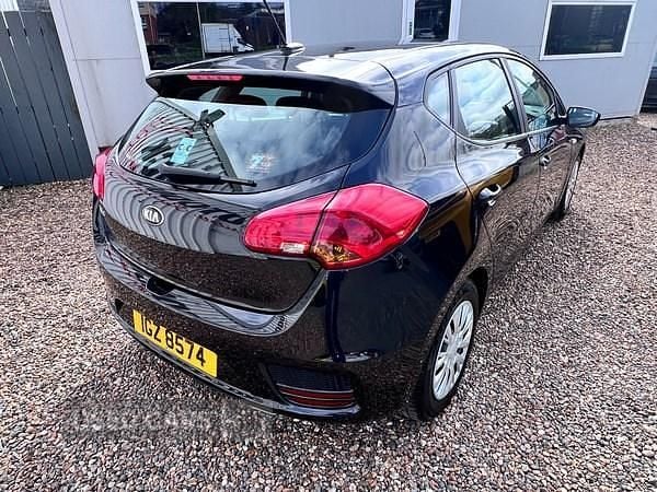 Używany Kia Ceed 2018 Czarny Hatchback