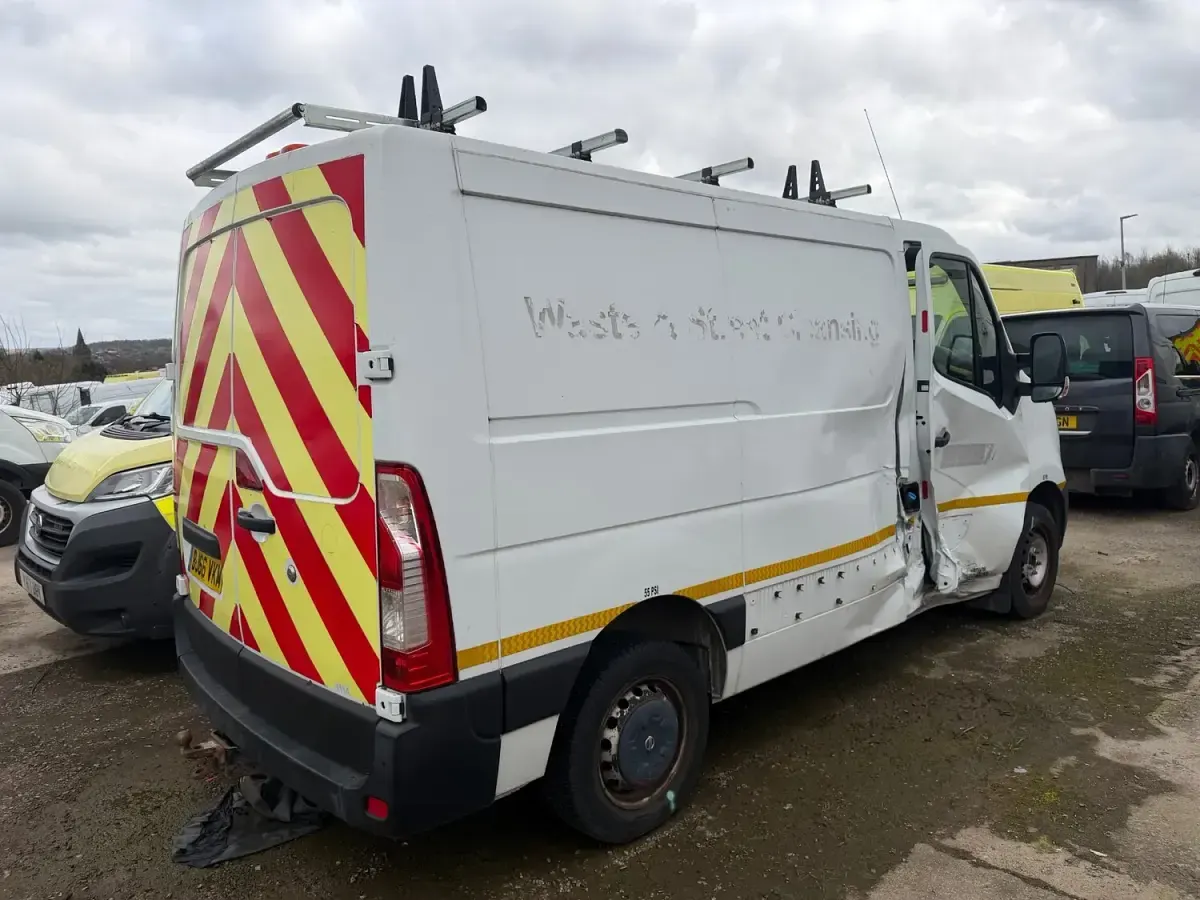 Used Nissan NV400 110 HP (80 kW) 2016 White Van