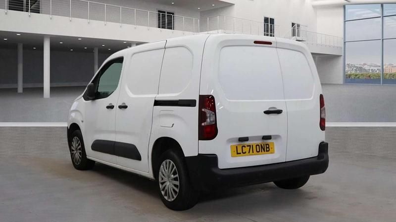 Used Citroën Berlingo 75 HP (55 kW) 2022 White MPV