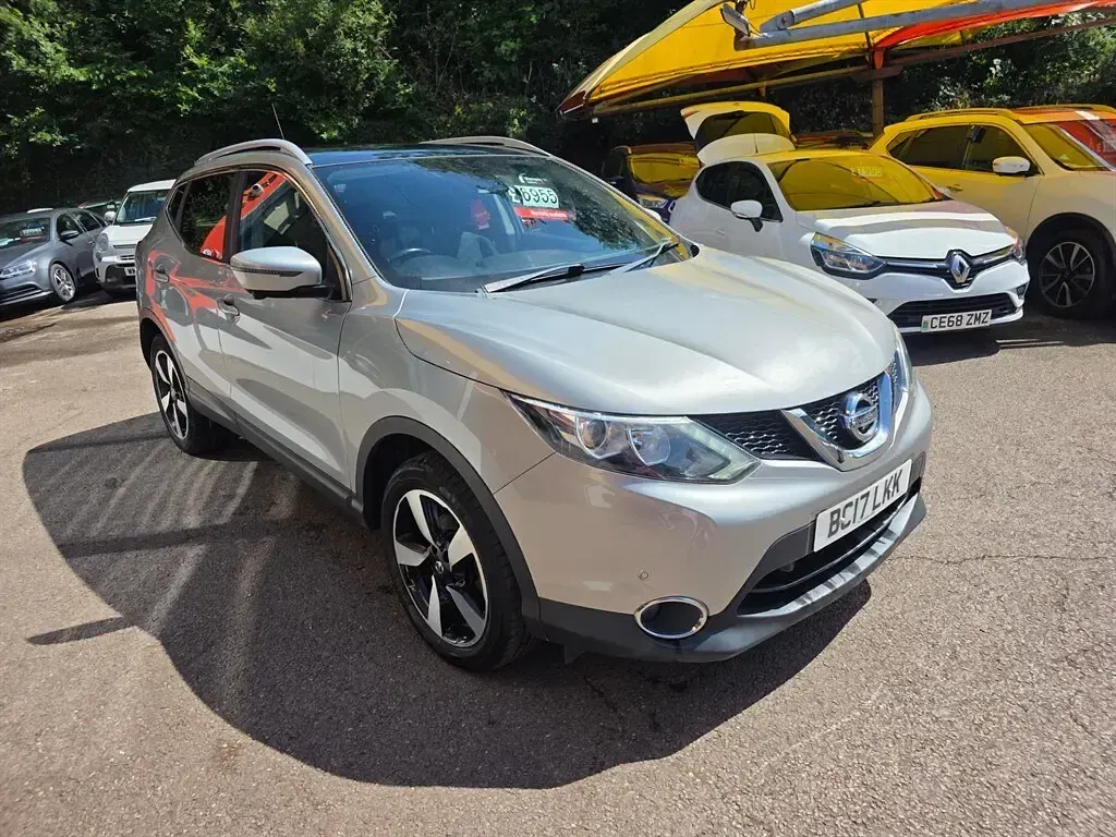 Used Nissan Qashqai N-Connecta 110 HP (80 kW) 2017 Silver SUV