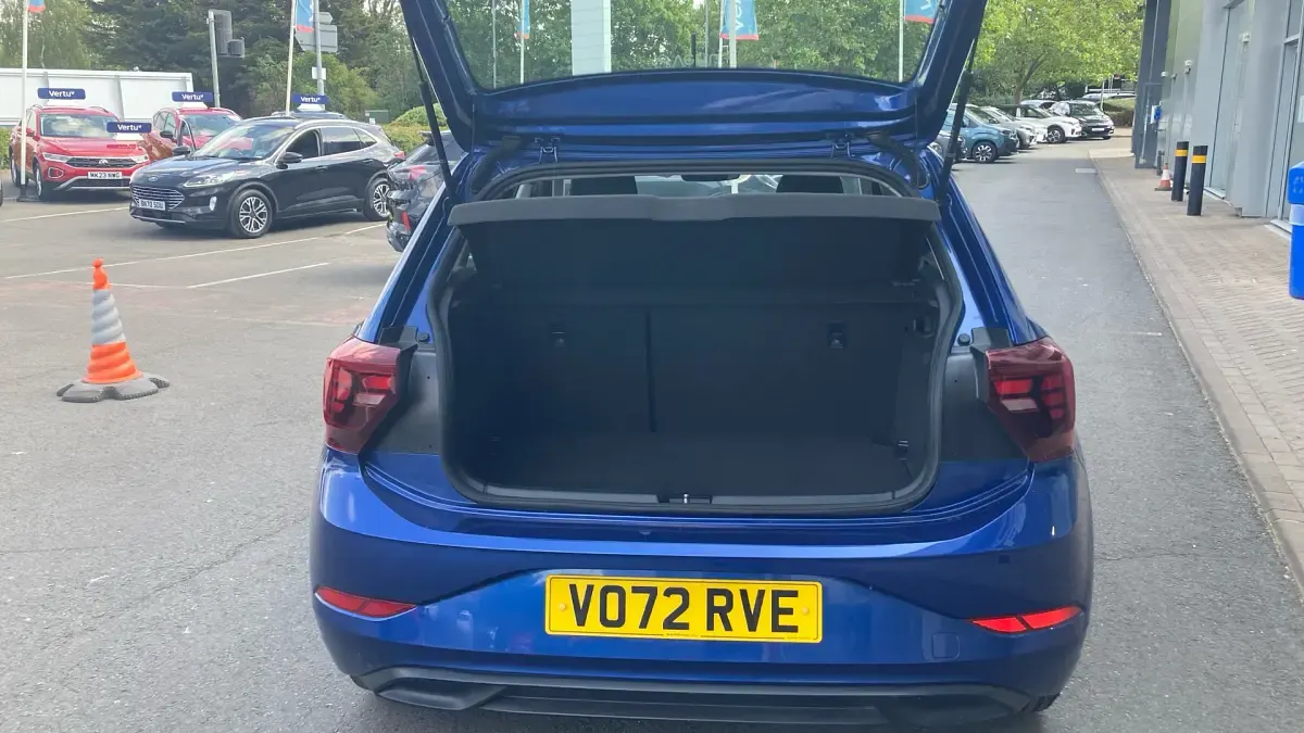 Used VW Polo Life 95 HP (69 kW) 2022 Blue Hatchback