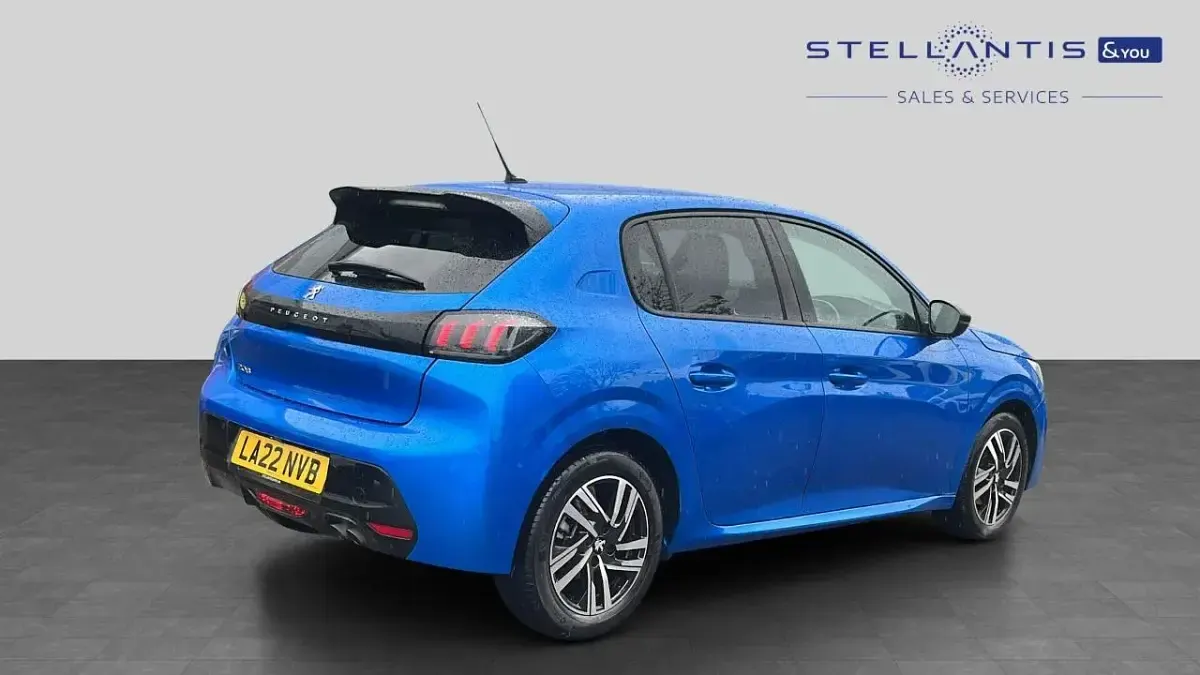 Used Peugeot 208 Allure Premium 129 HP (94 kW) 2022 Blue Hatchback