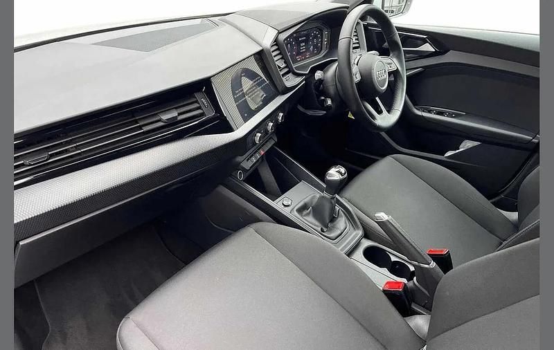 Used Audi A1 Design 94 HP (69 kW) 2023 White SUV