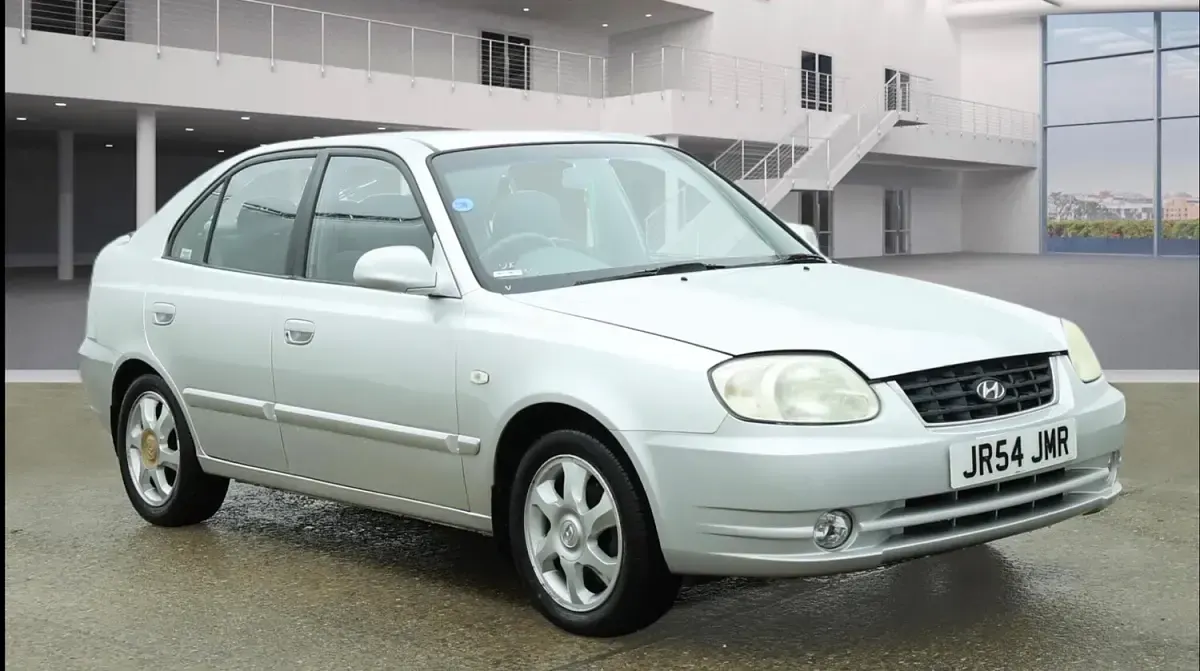 Used Hyundai Accent 2005 Silver Hatchback