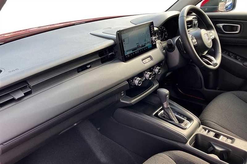 Used Honda HR-V Elegance 131 HP (96 kW) 2025 Red SUV