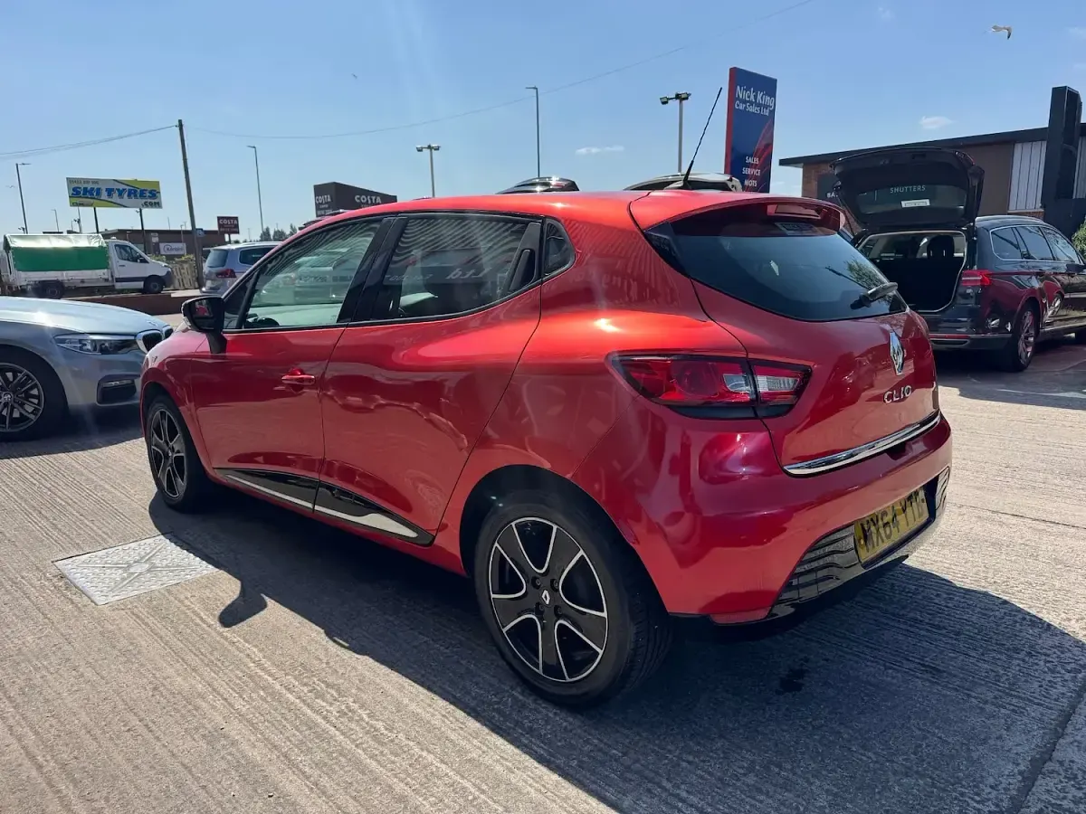Used Renault Clio Dynamique 75 HP (55 kW) 2013 Red Hatchback
