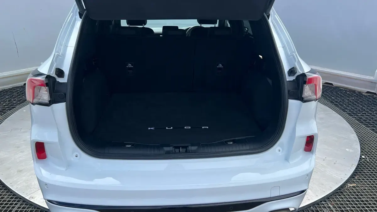 Used Ford Kuga ST-Line 150 HP (110 kW) 2023 White SUV