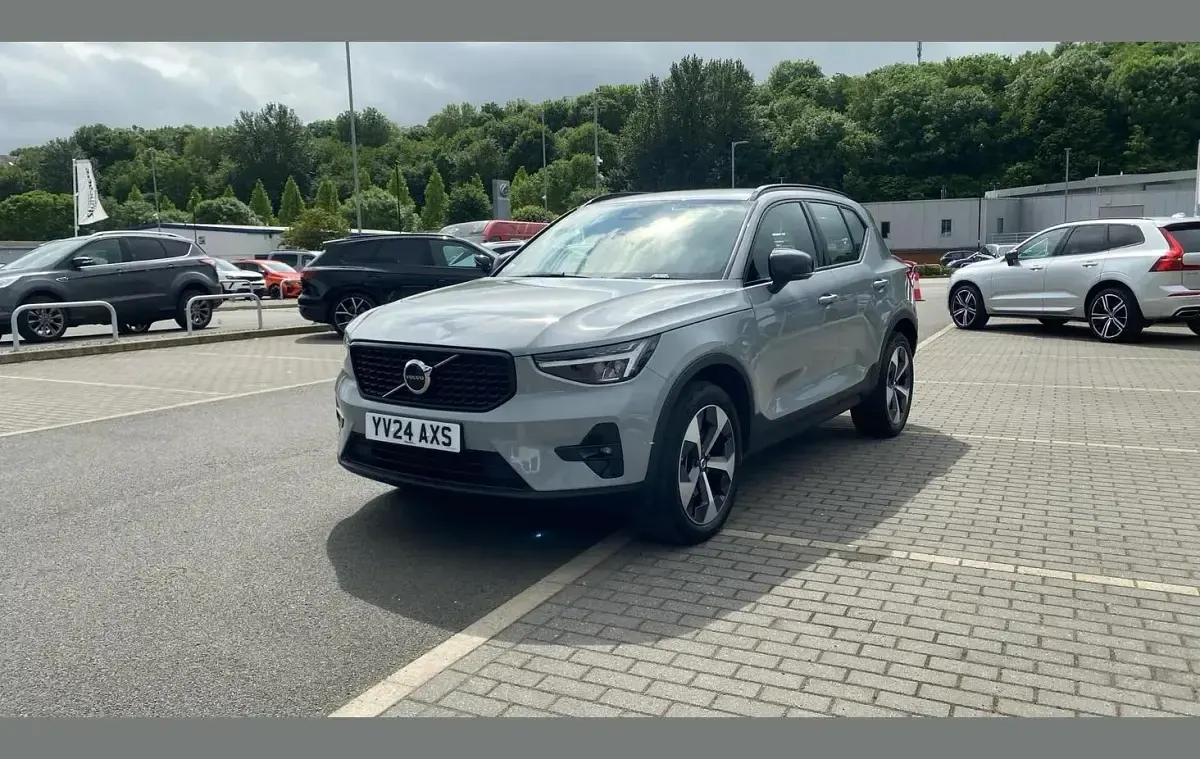 Used Volvo XC40 Plus 161 HP (118 kW) 2024 Grey SUV