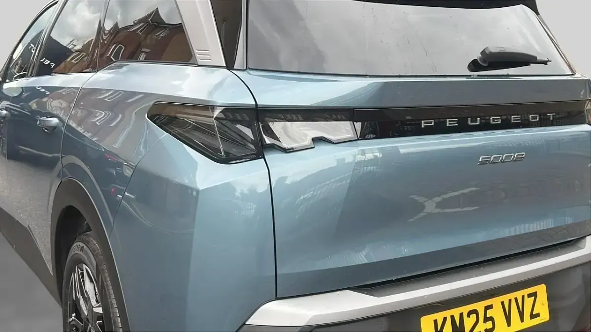 Used Peugeot 5008 GT 134 HP (98 kW) 2025 Blue SUV
