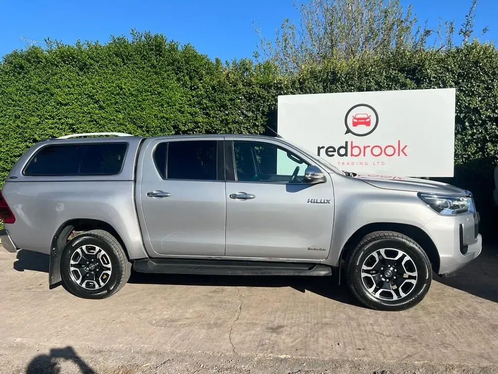 Used Toyota HiLux 204 HP (150 kW) 2021 Silver Pickup