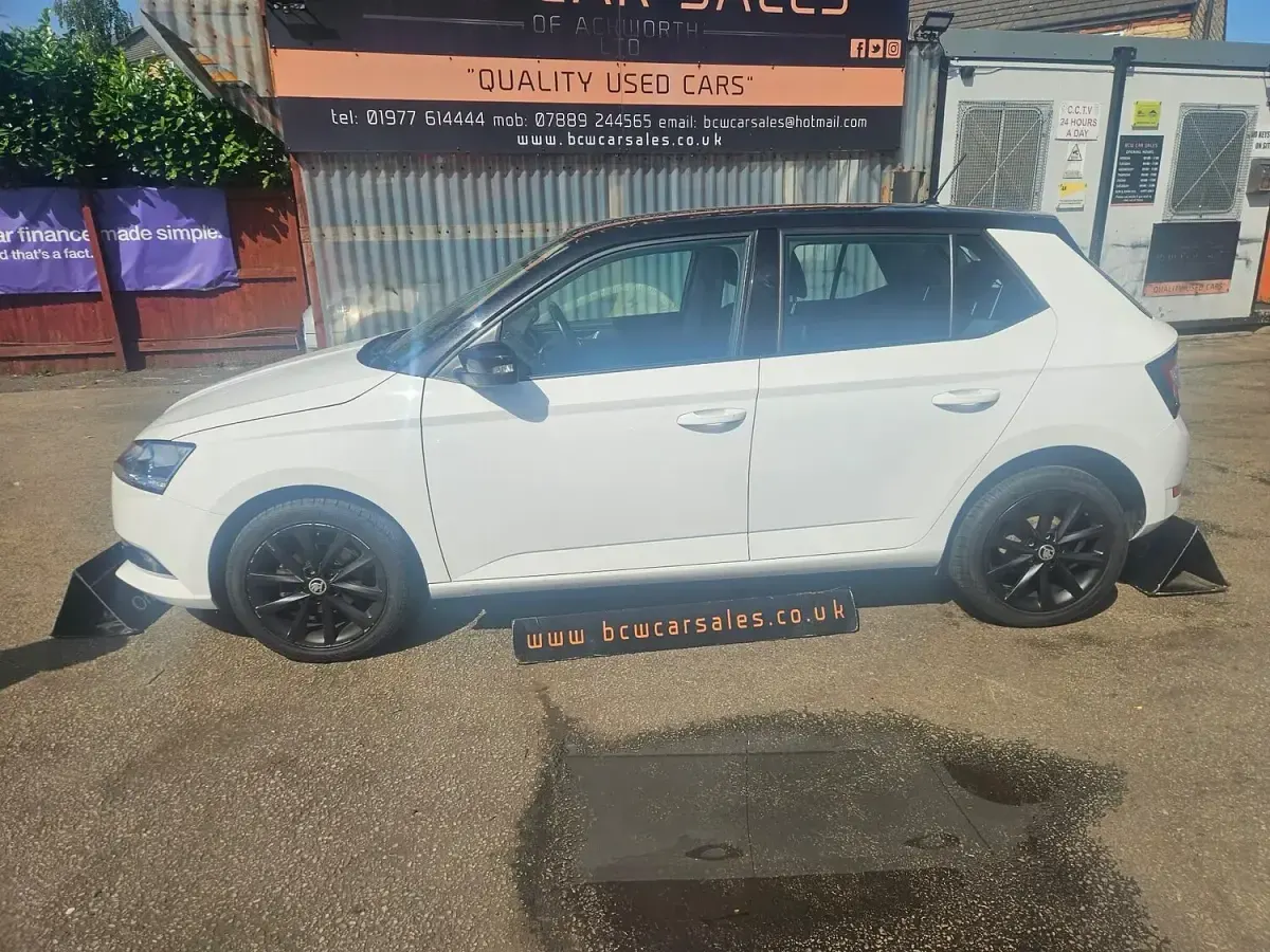 Used Skoda Fabia Colour Edition 60 HP (44 kW) 2020 White Hatchback