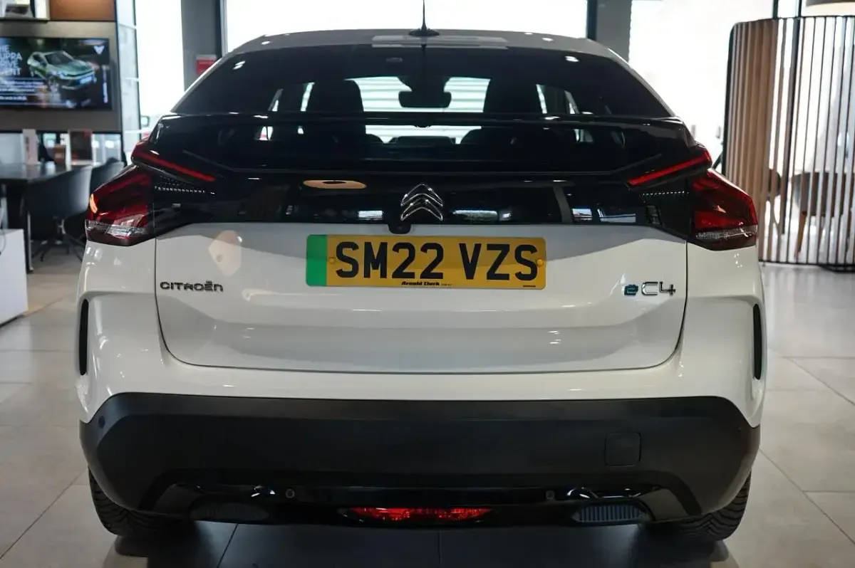 Used Citroën e-C4 Shine 98 kW (134 HP) 2022 White Hatchback