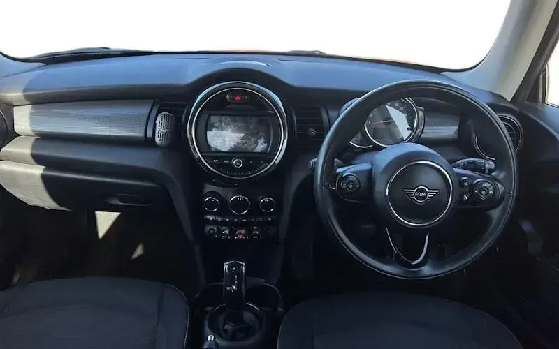 Used Mini Cooper Classic 136 HP (100 kW) 2019 Red Hatchback