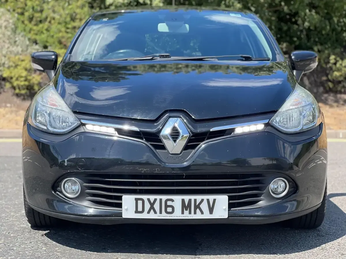 Used Renault Clio Dynamique 75 HP (55 kW) 2016 Black Hatchback