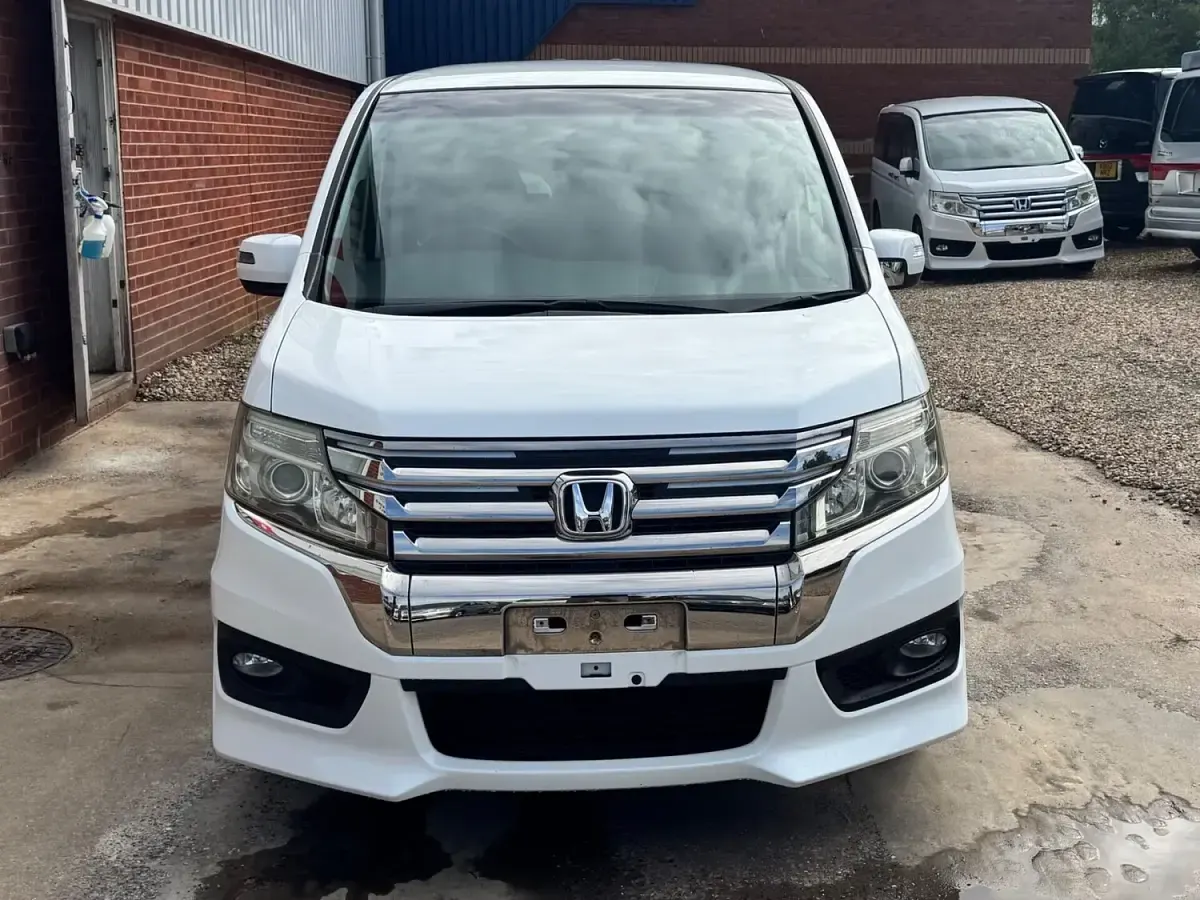 Used Honda Stepwgn Cool 2013 White MPV