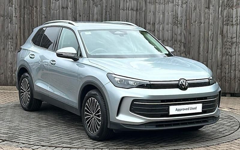 Used 2025 VW Tiguan Match SUV | £31,499 (Expensive) - Image 1/4
