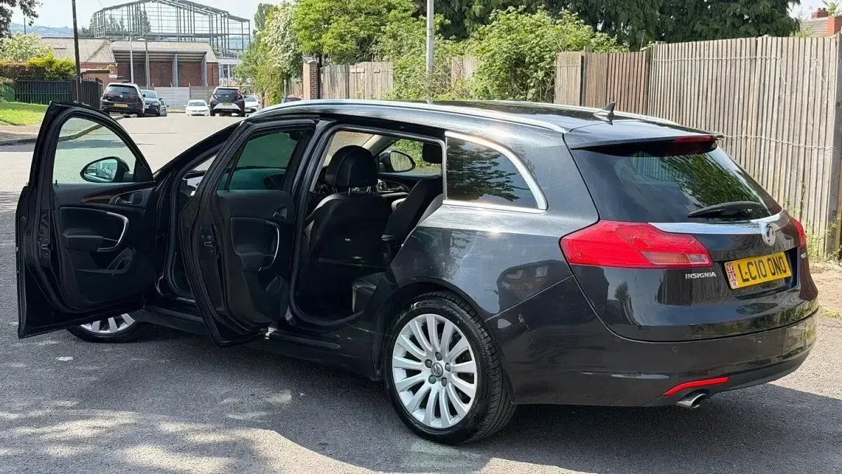 Used Vauxhall Insignia Elite 160 HP (117 kW) 2010 Black Estate