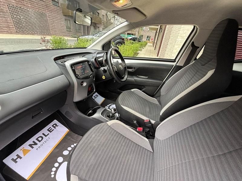 Used Toyota Aygo Trend 2019 White Hatchback