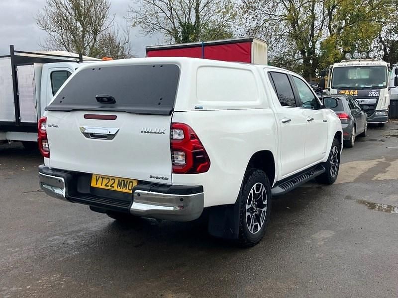 Second-hand Toyota HiLux 201 CP (147 kW) 2022 Alb Pickup