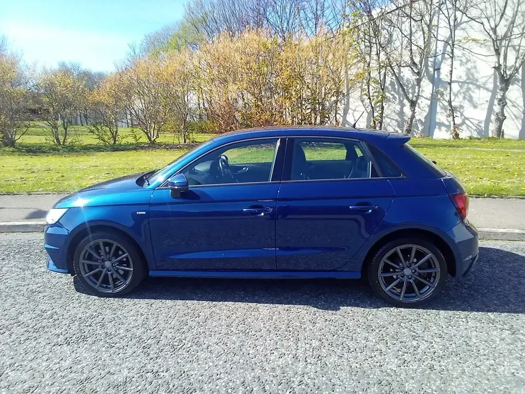 Begagnad Audi A1 S-Line 2016 Blå Halvkombi