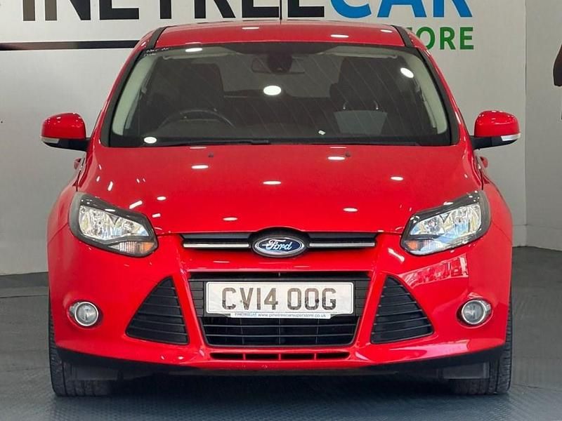 Gebraucht Ford Focus Zetec 115 PS (84 kW) 2014 Rot Kleinwagen