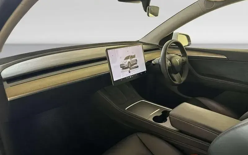 Used Tesla Model Y Standard Range 219 kW (299 HP) 2023 White SUV