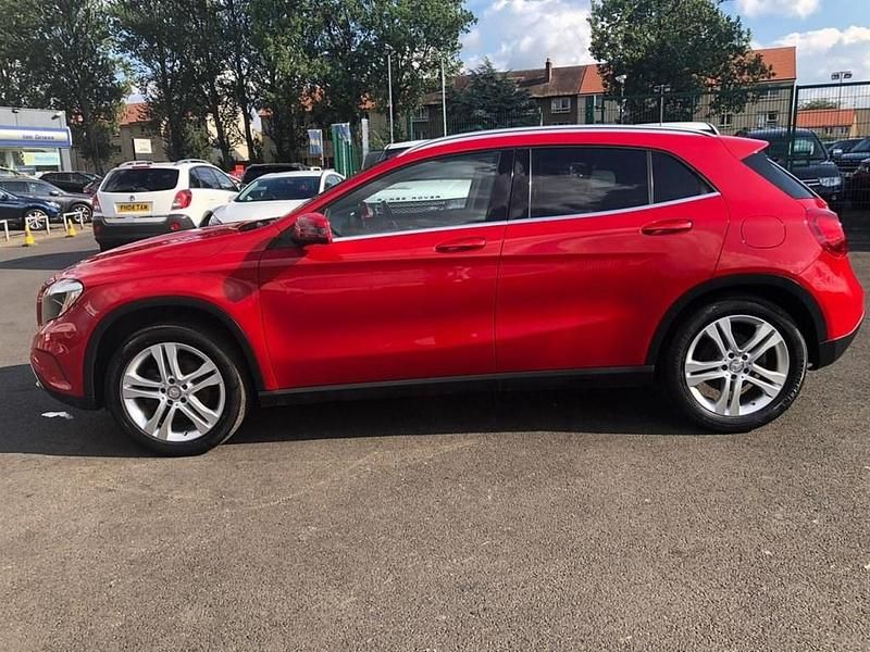 Used Mercedes GLA200 Sport 136 HP (100 kW) 2015 Red SUV
