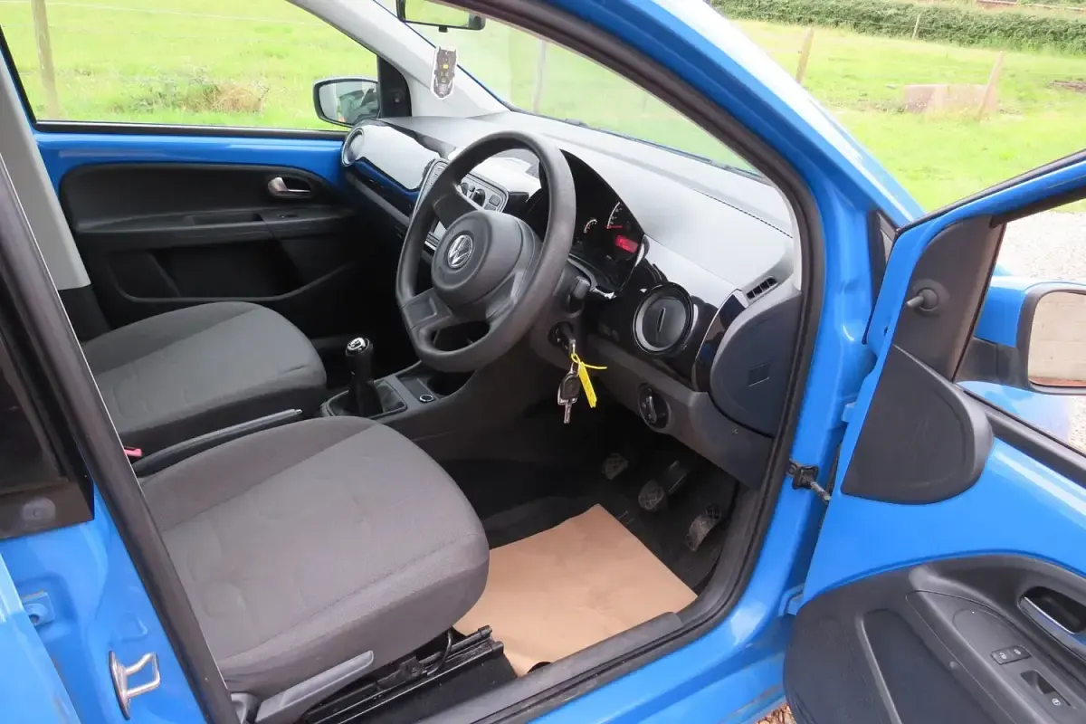 Used VW up! move up! 60 HP (44 kW) 2014 Blue Hatchback
