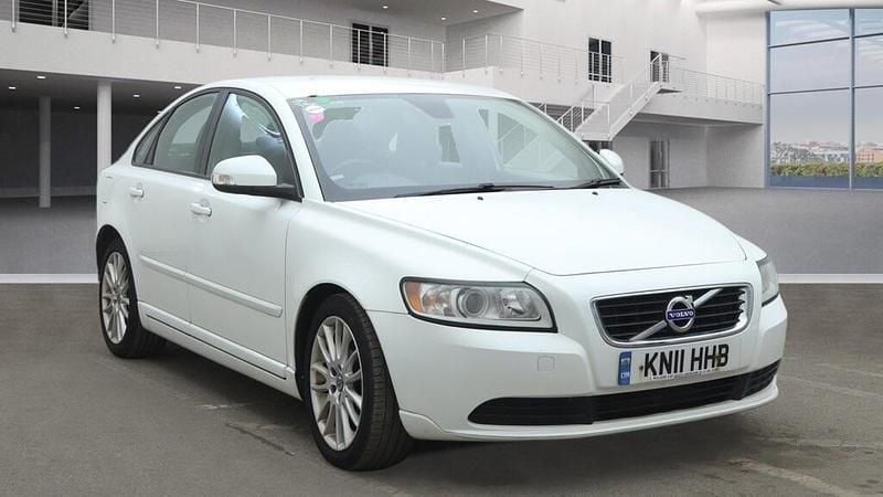 Used Volvo S40 SE 115 HP (84 kW) 2011 White Sedan