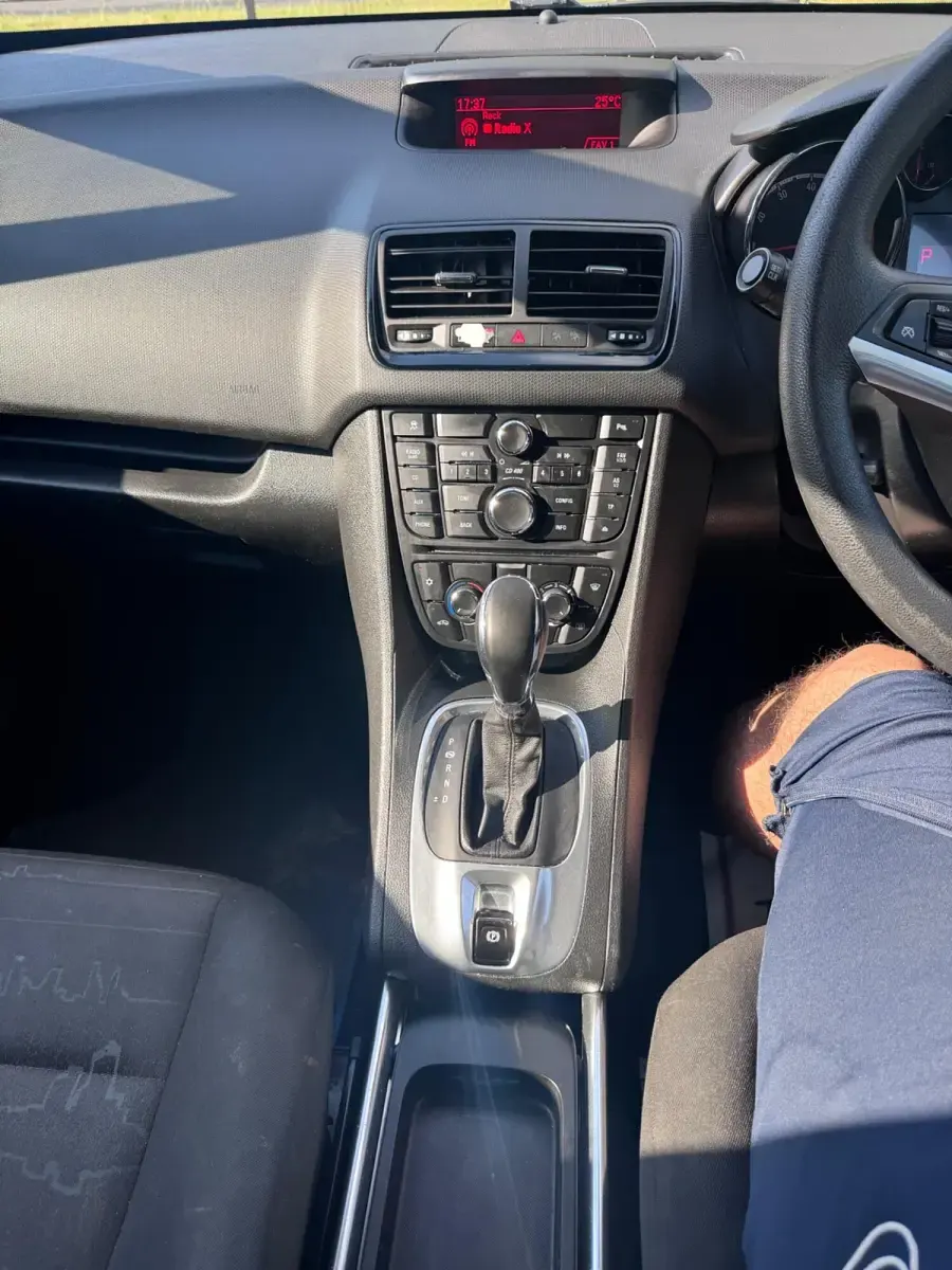 Used Vauxhall Meriva 120 HP (88 kW) 2015 Green MPV
