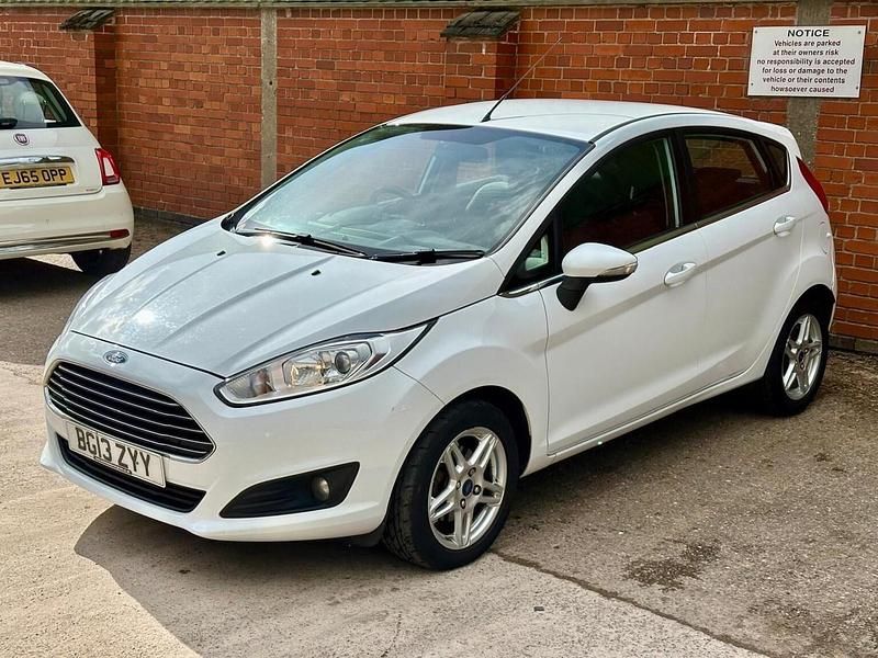 Used Ford Fiesta Zetec 82 HP (60 kW) 2013 White Hatchback