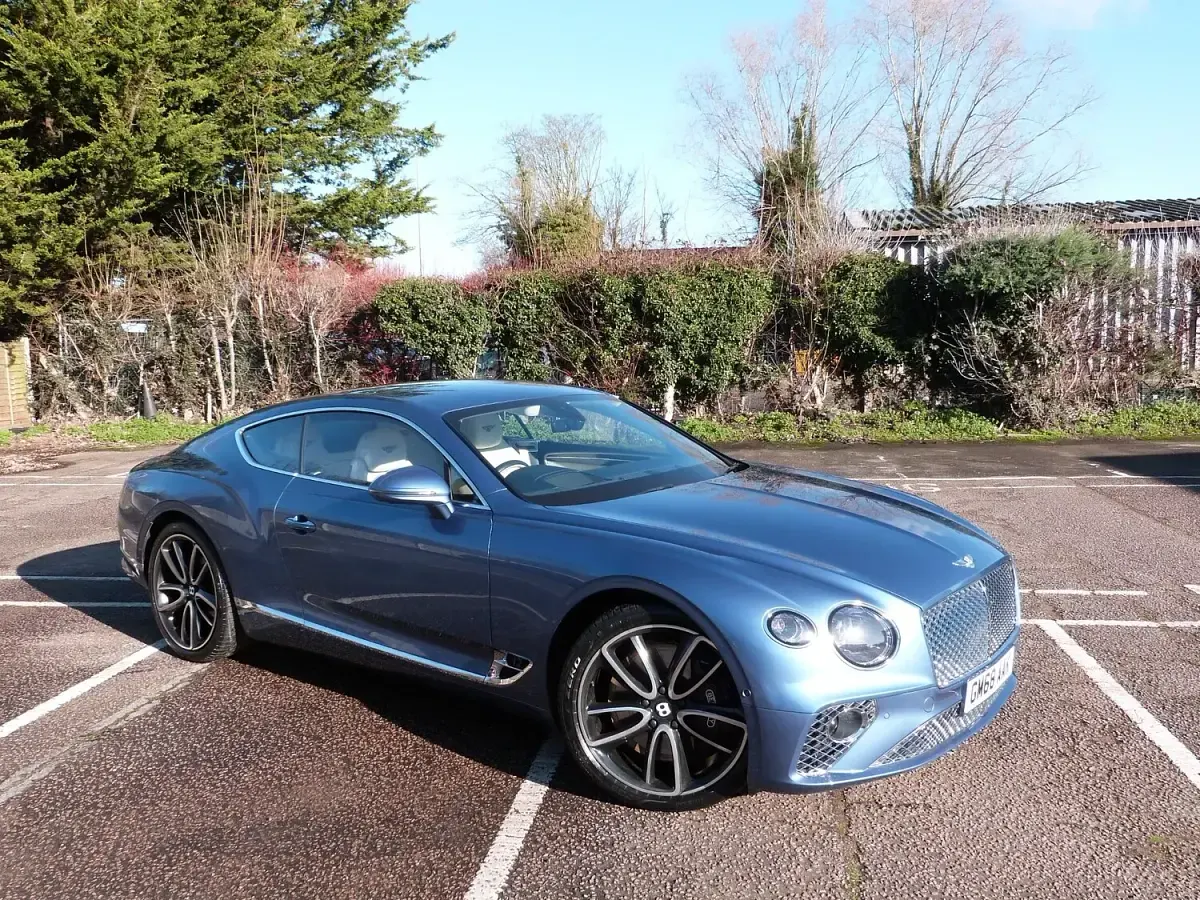 Used Bentley Continental 635 HP (467 kW) 2018 Blue Coupe