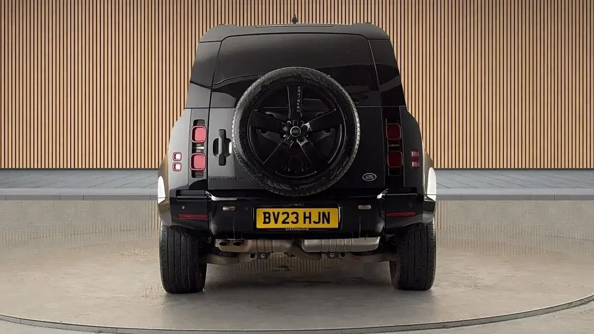 Used Land Rover Defender HSE Dynamic 250 HP (183 kW) 2023 Storm grey SUV