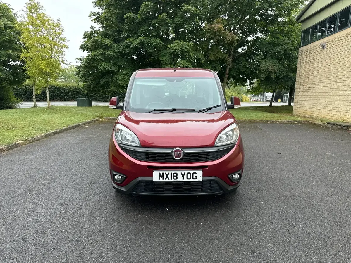 Used Fiat Doblò Easy 95 HP (69 kW) 2018 Red MPV