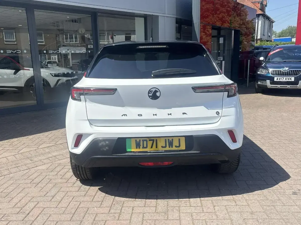 Used Vauxhall Mokka SRi 98 kW (134 HP) 2022 White SUV