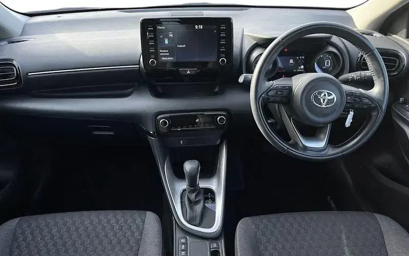 Used Toyota Yaris Design 116 HP (85 kW) 2023 Silver Hatchback