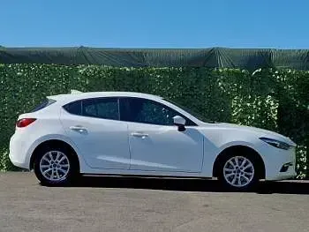 Used Mazda 3 120 HP (88 kW) 2017 White Hatchback