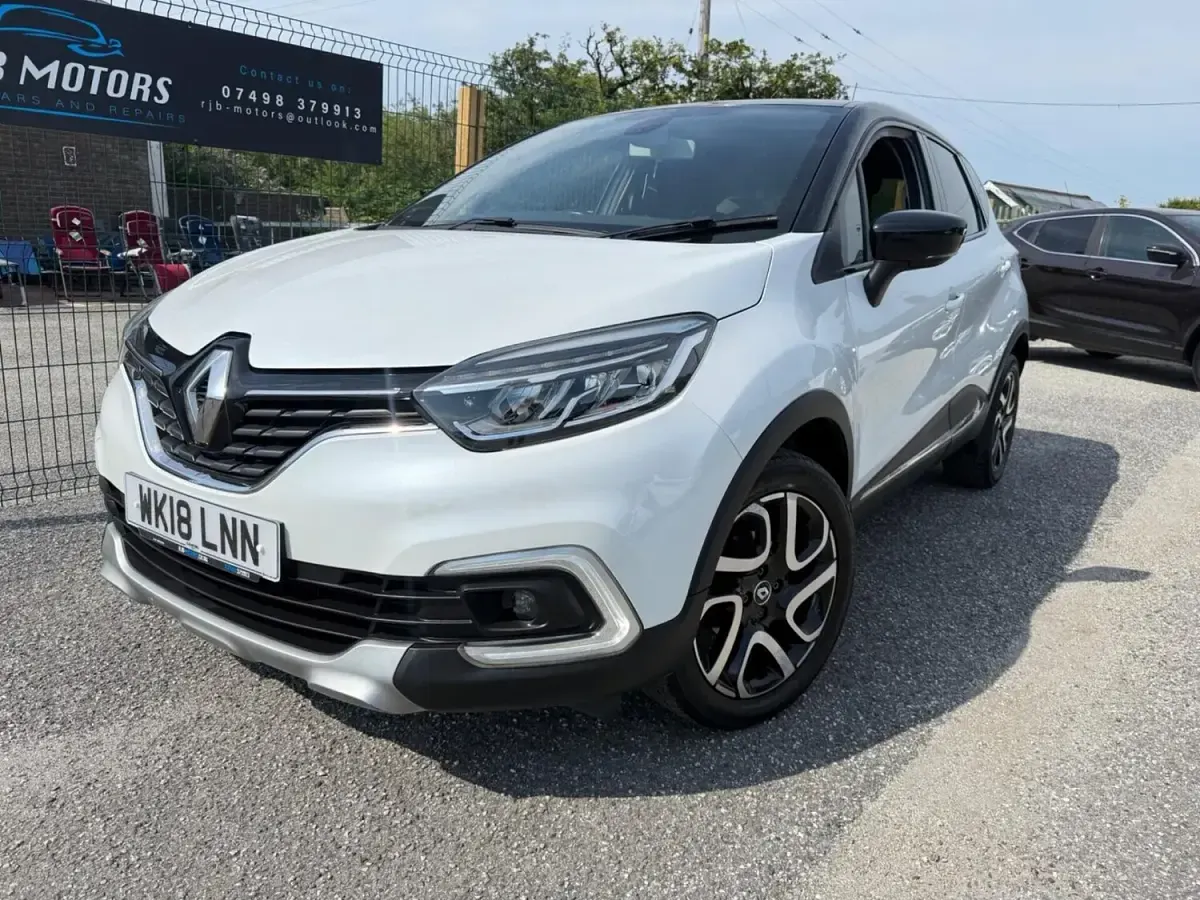 Used Renault Captur Dynamique 90 HP (66 kW) 2018 White/black SUV