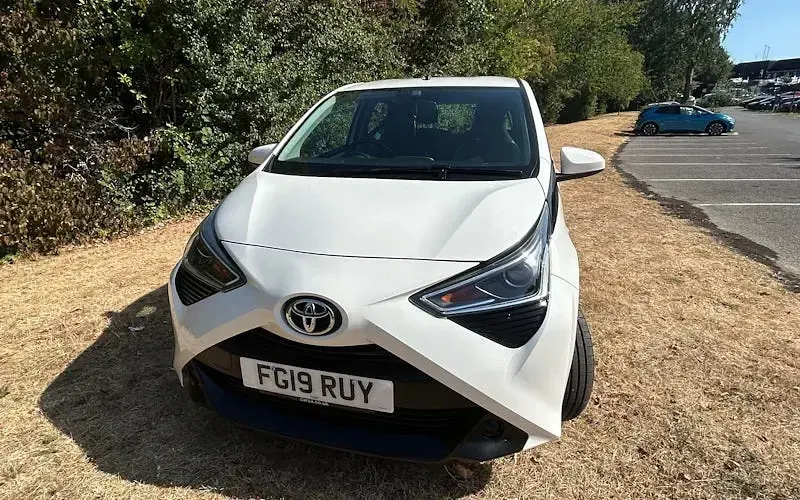 Used Toyota Aygo X-play 72 HP (52 kW) 2019 White Hatchback