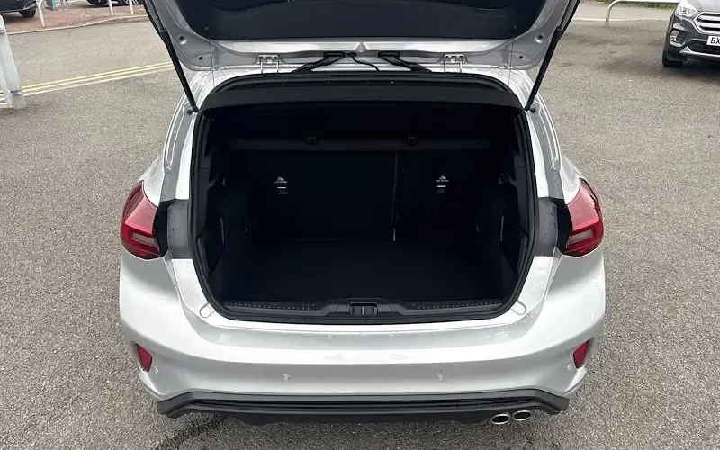 Used Ford Focus ST-Line 155 HP (114 kW) 2025 Silver Hatchback
