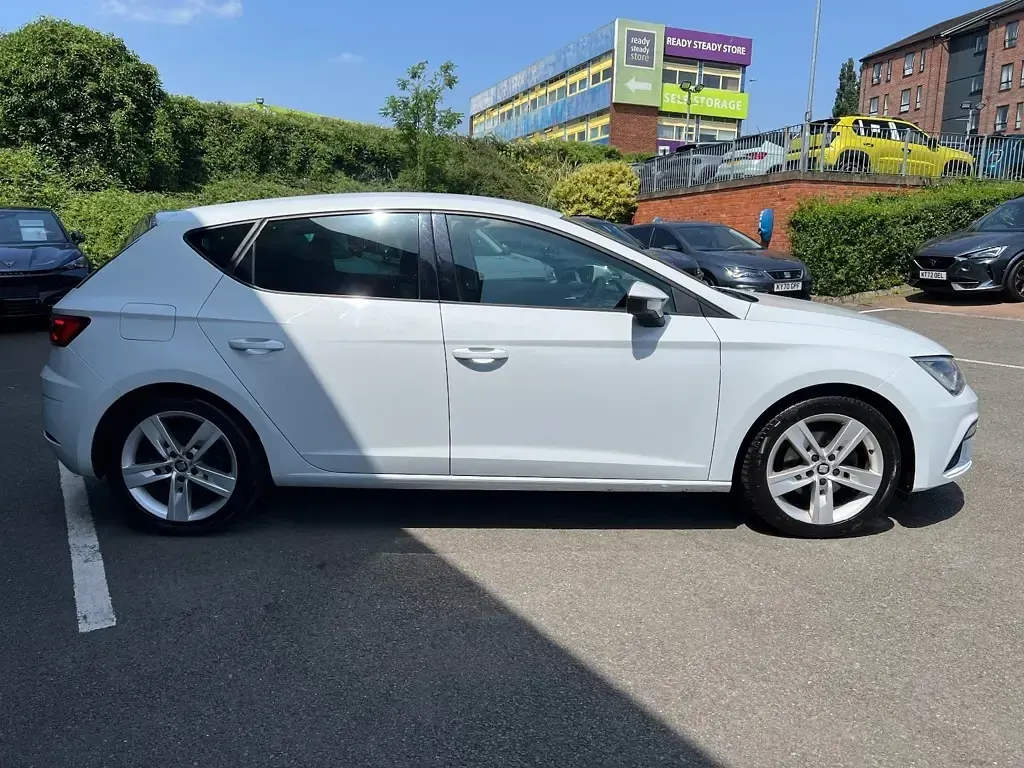 Used Seat Leon FR 147 HP (108 kW) 2020 White Hatchback
