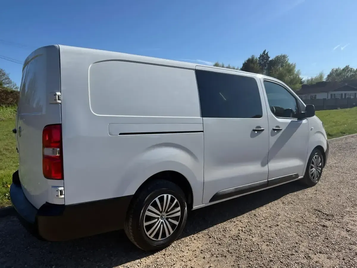 Used Vauxhall Vivaro S 150 HP (110 kW) 2022 White MPV