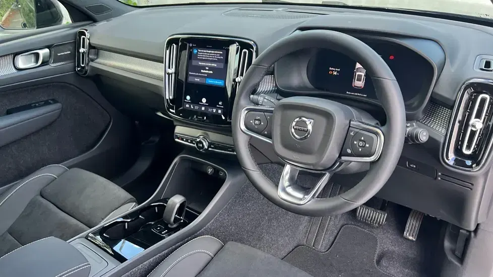 New Volvo EX40 Ultra 300 kW (408 HP) 2026 Metallic  onyx black SUV