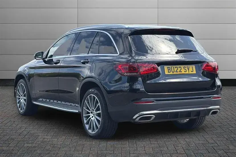 Second-hand Mercedes GLC300e AMG Line Premium 320 CP (235 kW) 2022 Negru Break